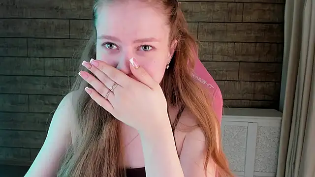 SelinSwarovski online show from April 13, 2026, 3:38 pm