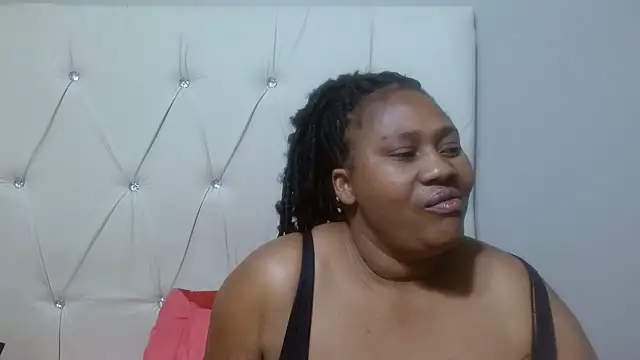 Snapshot of AuntyBigMadam87 chatting on September 13, 2025, 7:03 pm AuntyBigMadam87 online show from September 13, 2025, 7:03 pm