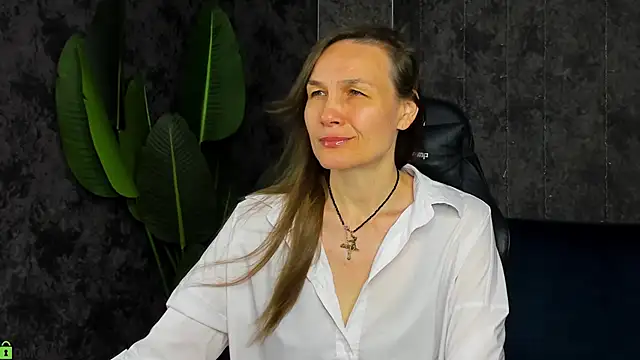 Snapshot of Lillian_White chatting on June 7, 2026, 12:38 am Lillian White online show from June 7, 2026, 12:38 am