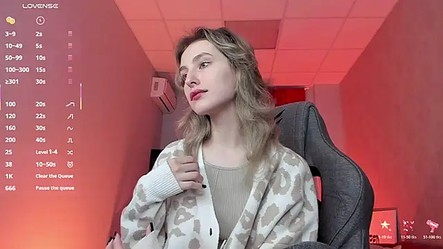 LuxRayi online show from November 7, 2025, 3:11 am