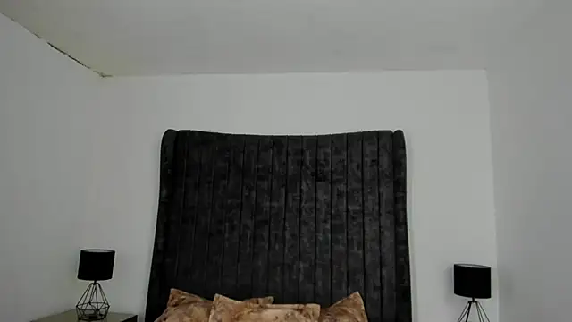 NataGarcia online show from December 4, 2025, 4:28 pm