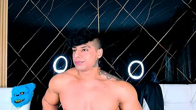 Owen Muzcle online show from October 31, 2025, 6:43 am