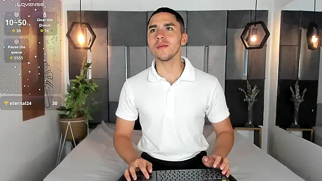 Snapshot of LiamNovak chatting on September 16, 2025, 11:22 am LiamNovak online show from September 16, 2025, 11:22 am