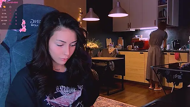 Snapshot of KatiKate chatting on November 3, 2025, 5:05 pm KatiKate online show from November 3, 2025, 5:05 pm