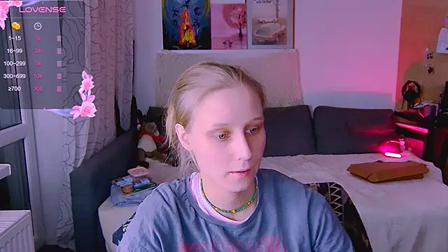 Snapshot of KatiKate chatting on March 13, 2025, 10:21 pm KatiKate online show from March 13, 2025, 10:21 pm