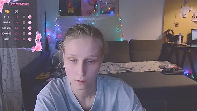 Snapshot of KatiKate chatting on March 7, 2025, 10:43 pm KatiKate online show from March 7, 2025, 10:43 pm