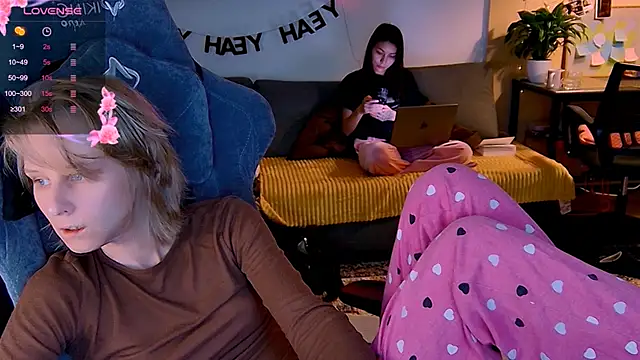 Snapshot of KatiKate chatting on November 10, 2025, 5:40 pm KatiKate online show from November 10, 2025, 5:40 pm