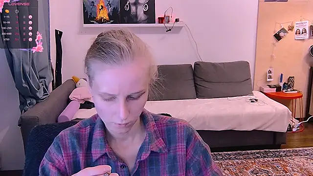 Snapshot of KatiKate chatting on October 5, 2025, 6:09 pm KatiKate online show from October 5, 2025, 6:09 pm