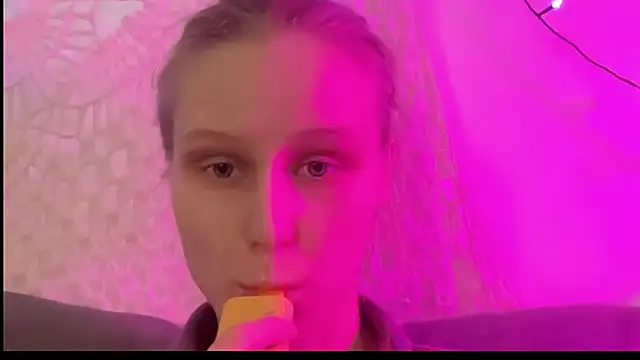 Snapshot of KatiKate chatting on February 12, 2025, 7:24 pm KatiKate online show from February 12, 2025, 7:24 pm