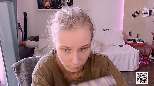 Snapshot of KatiKate chatting on September 9, 2025, 11:08 am KatiKate online show from September 9, 2025, 11:08 am