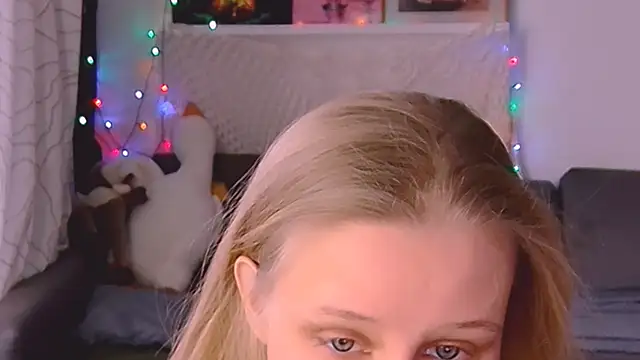 Snapshot of KatiKate chatting on March 4, 2025, 2:10 pm KatiKate online show from March 4, 2025, 2:10 pm