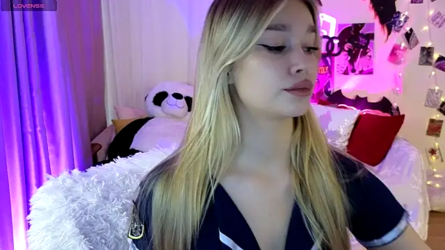 BattyMelody online show from October 31, 2025, 10:12 am