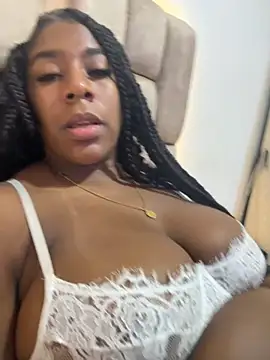 Snapshot of KloheCurvy chatting on September 16, 2025, 11:11 am KloheCurvy online show from September 16, 2025, 11:11 am