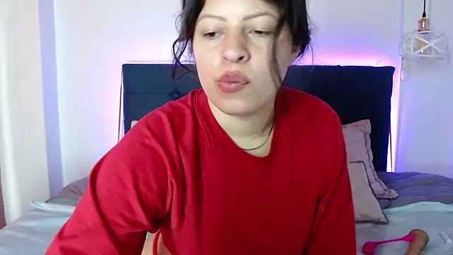 Snapshot of ShyVibes_ chatting on February 17, 2025, 6:50 pm ShyVibes online show from February 17, 2025, 6:50 pm