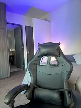 SophieRaily  online show from November 4, 2025, 10:13 pm