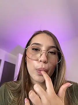 SophieRaily  online show from November 14, 2025, 6:44 pm