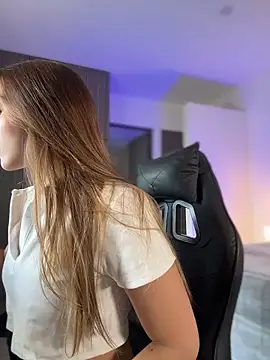 SophieRaily  online show from November 11, 2025, 10:26 pm