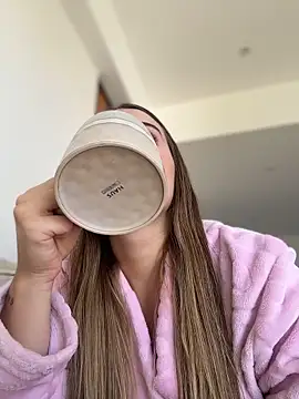 SophieRaily  online show from November 19, 2025, 8:09 pm