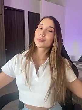 SophieRaily  online show from October 24, 2025, 6:51 pm