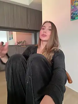 Snapshot of SophieRaily_ chatting on February 4, 2025, 11:49 pm SophieRaily online show from February 4, 2025, 11:49 pm