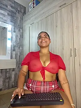 Snapshot of Violetrousse chatting on December 21, 2025, 7:04 pm Violetrousse online show from December 21, 2025, 7:04 pm