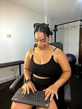 Violetrousse online show from October 12, 2025, 7:04 pm