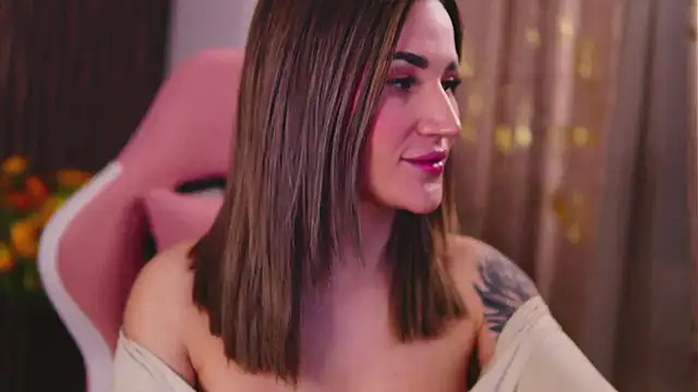 Snapshot of KimSkyex chatting on March 8, 2025, 11:18 pm KimSkyex online show from March 8, 2025, 11:18 pm