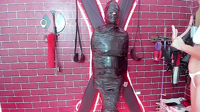 Snapshot of SUBMISSION_BDSM chatting on March 8, 2025, 6:16 pm SUBMISSION BDSM online show from March 8, 2025, 6:16 pm