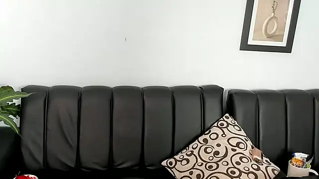 Mia petite01 online show from September 21, 2025, 9:42 pm