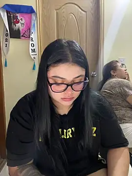 alissonfernandez  online show from February 15, 2026, 7:02 pm