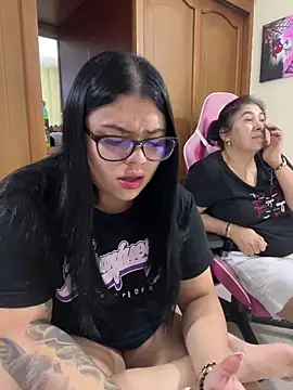 alissonfernandez  online show from October 30, 2025, 12:47 pm