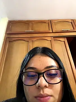 alissonfernandez  online show from September 19, 2025, 4:38 am