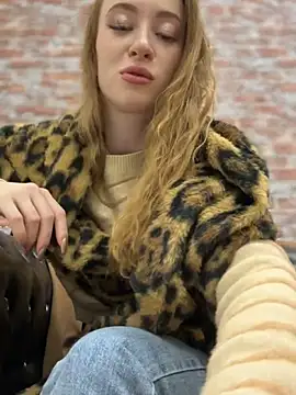 Snapshot of _AngelMoon_ chatting on October 29, 2025, 3:38 am AngelMoon online show from October 29, 2025, 3:38 am