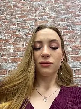 Snapshot of _AngelMoon_ chatting on November 18, 2025, 4:05 am AngelMoon online show from November 18, 2025, 4:05 am