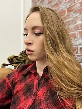 Snapshot of _AngelMoon_ chatting on December 2, 2025, 3:41 am AngelMoon online show from December 2, 2025, 3:41 am