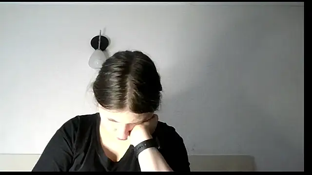 kila lo online show from February 14, 2025, 2:44 pm