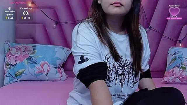 hornybarelylegalgirl online show from February 26, 2026, 12:16 pm