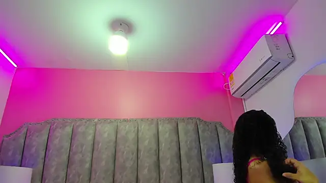 CoralHarmon online show from February 5, 2025, 1:33 pm