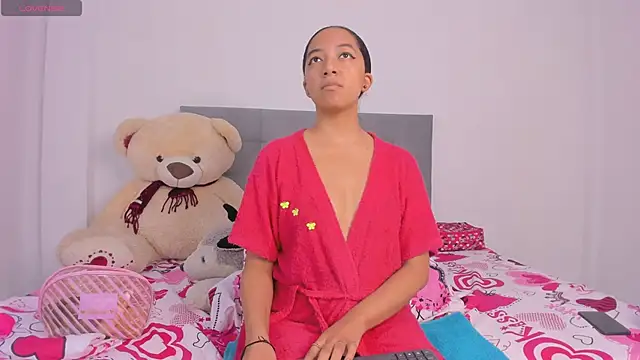 NAHOMI MILLER online show from January 4, 2025, 10:24 pm