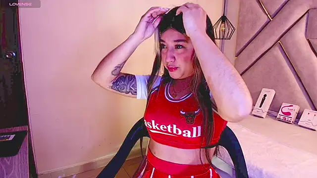 Snapshot of Dahian_Dmour chatting on November 24, 2025, 11:32 am Dahian Dmour online show from November 24, 2025, 11:32 am