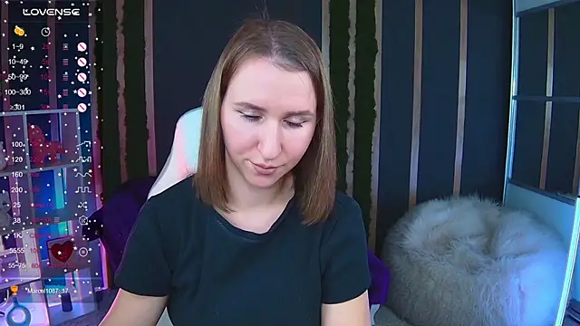 Snapshot of AliceBYKiss chatting on November 7, 2025, 1:15 pm AliceBYKiss online show from November 7, 2025, 1:15 pm