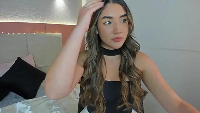 AniiRose online show from November 7, 2025, 2:05 am