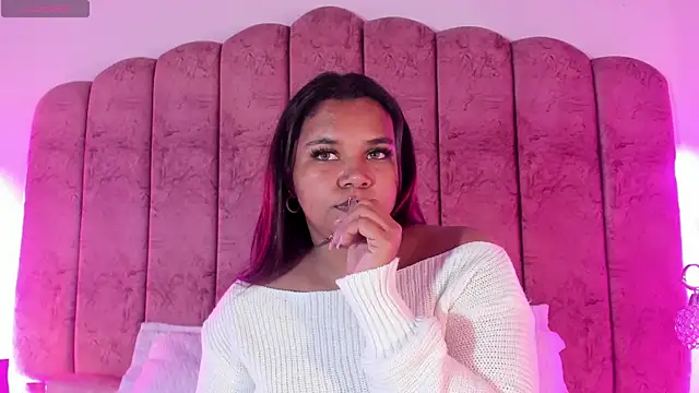 Snapshot of Carolina_Evanss chatting on December 3, 2025, 6:14 am Carolina Evanss online show from December 3, 2025, 6:14 am