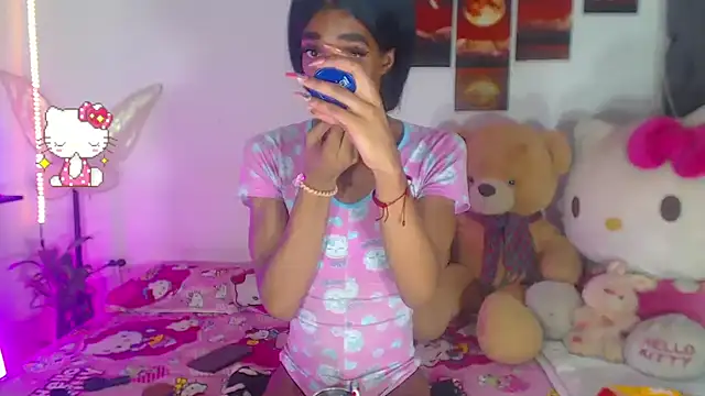 lucianadolll online show from January 15, 2026, 7:50 pm