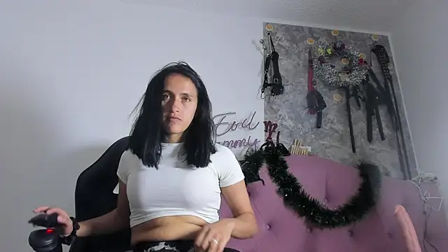 Snapshot of Evil_sammy chatting on January 5, 2026, 5:49 pm Evil sammy online show from January 5, 2026, 5:49 pm