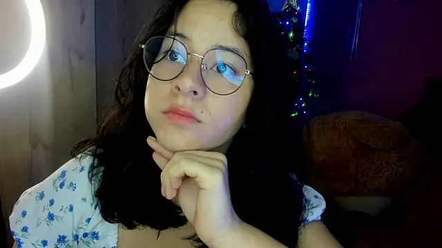 agnes 213 online show from December 4, 2025, 1:32 pm