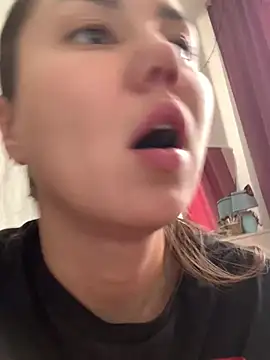 Snapshot of MiraMiss chatting on February 9, 2026, 8:12 am MiraMiss online show from February 9, 2026, 8:12 am