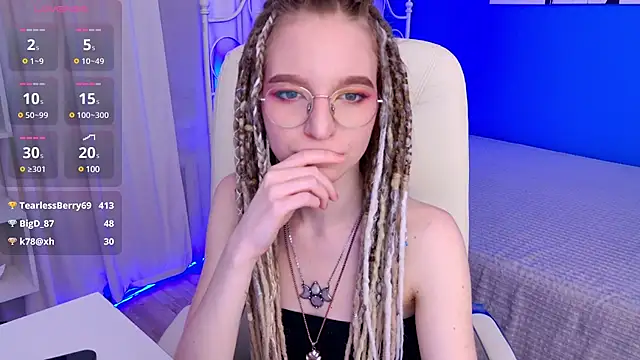 Snapshot of VioletShine chatting on January 22, 2025, 6:10 pm VioletShine online show from January 22, 2025, 6:10 pm