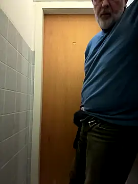 Snapshot of dragondriver chatting on December 6, 2024, 8:32 am dragondriver online show from December 6, 2024, 8:32 am