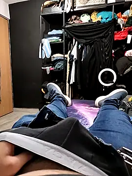 Alee3xxx online show from November 6, 2025, 3:43 am